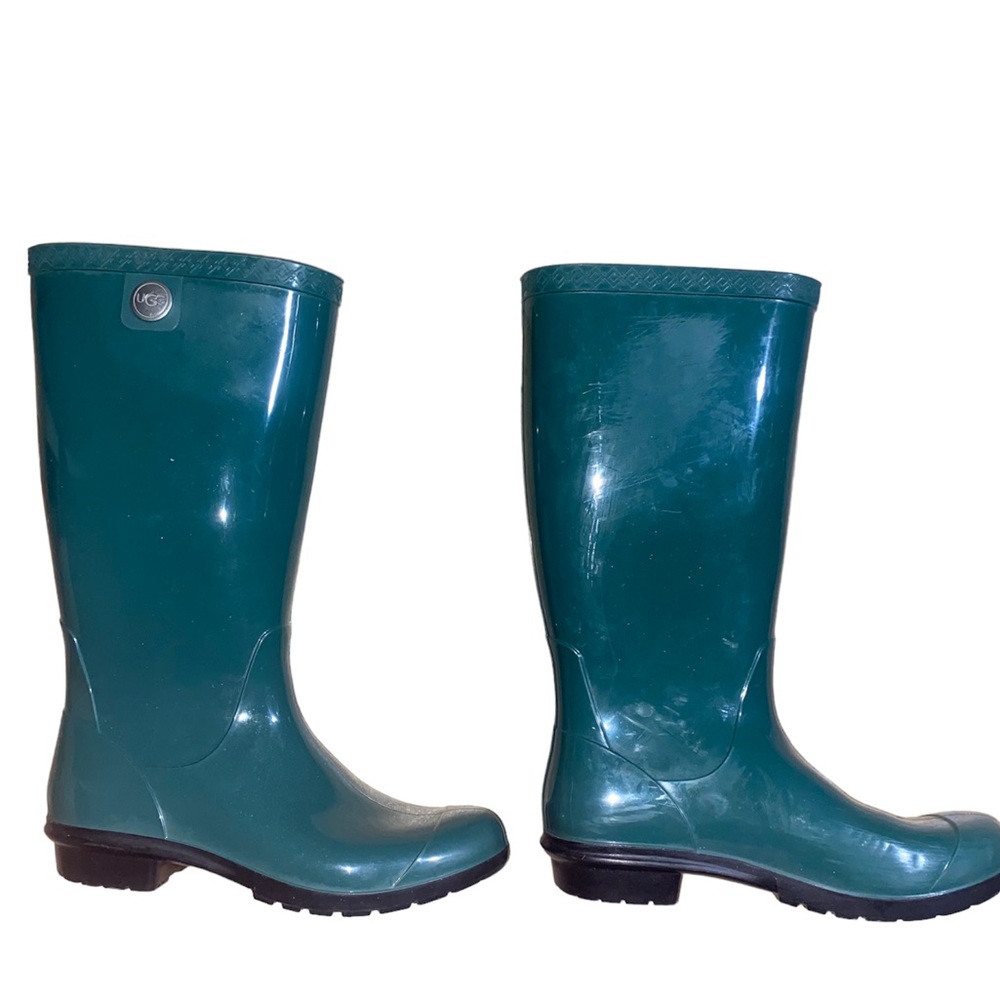 Ugg rain boots size 8